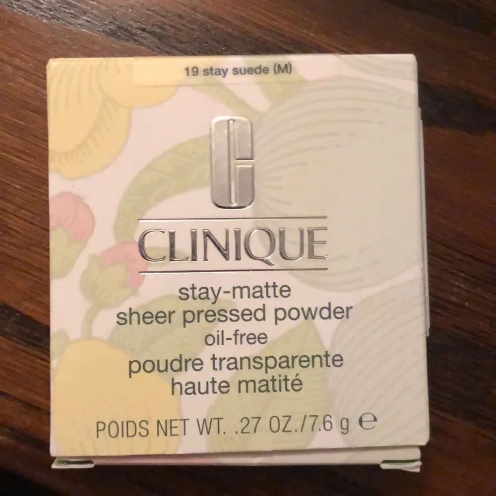 Clinique Stay-Matte Sheer Pressed Powder